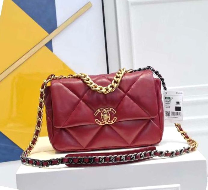 Chanel 19 flap bag in quilted leather with mixed-metal chain hardware. image 1