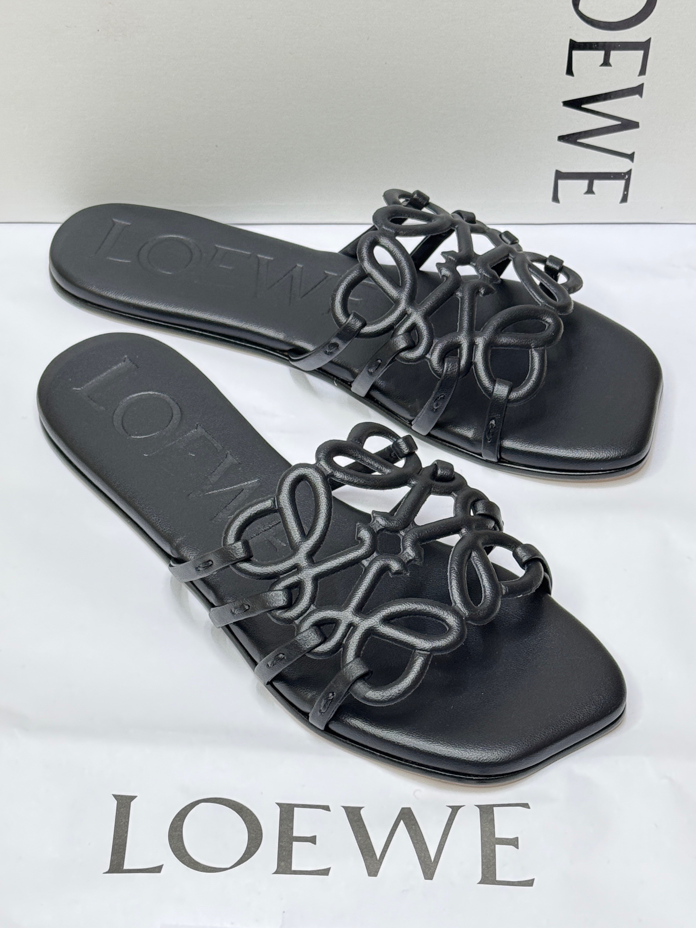 Loewe Petal Anagram leather slides in black calfskin. image 1