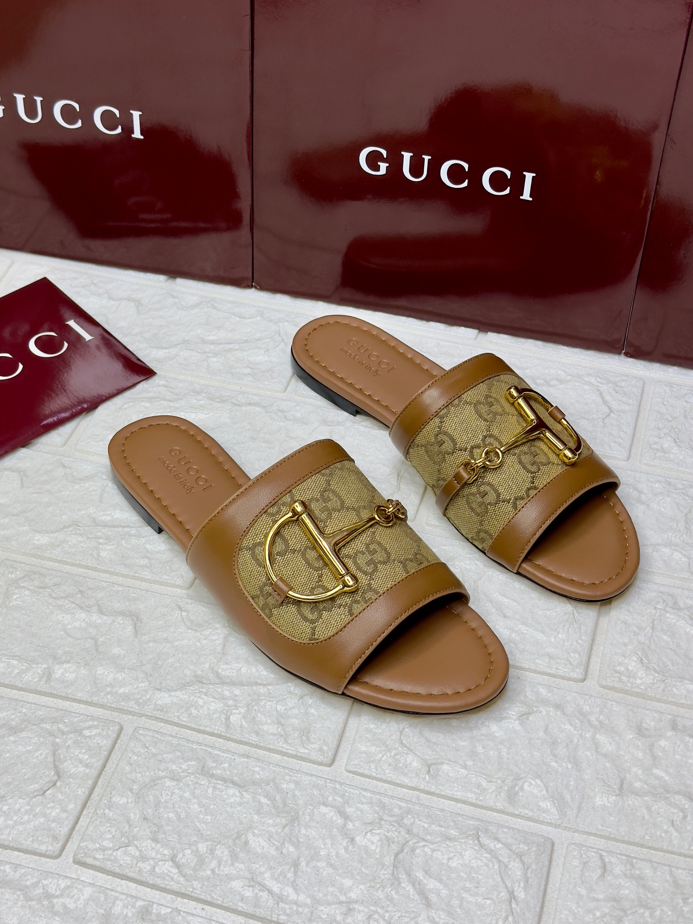 Gucci Horsebit slide sandal in GG canvas and brown leather. image 1