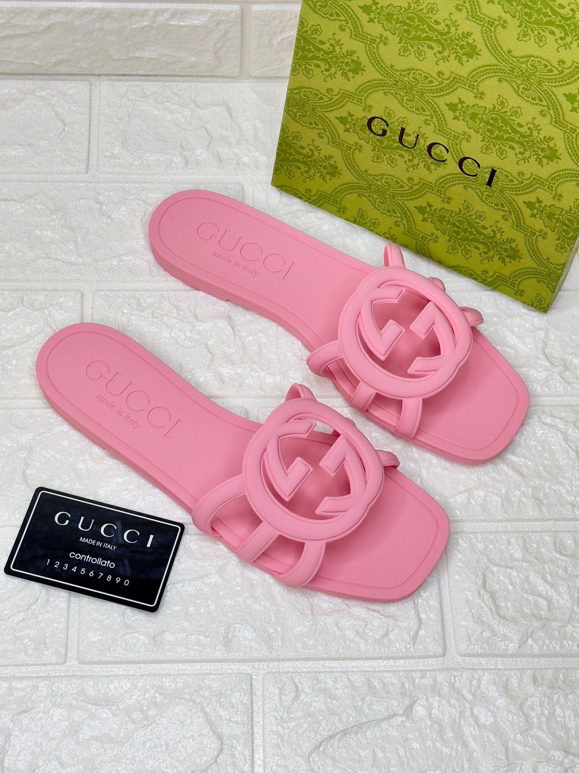 Gucci Interlocking G rubber slide sandals in bright pink. image 1