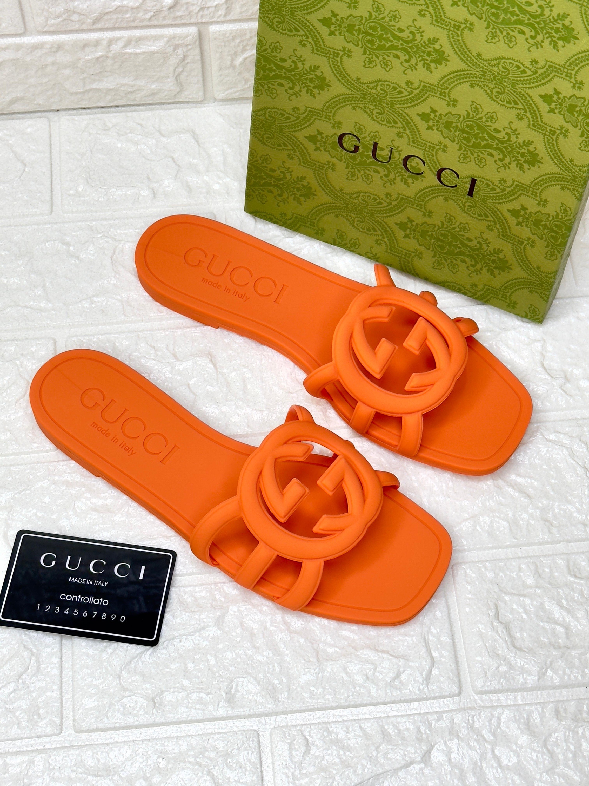 Gucci women's Interlocking G slide sandals in orange rubber. image 1