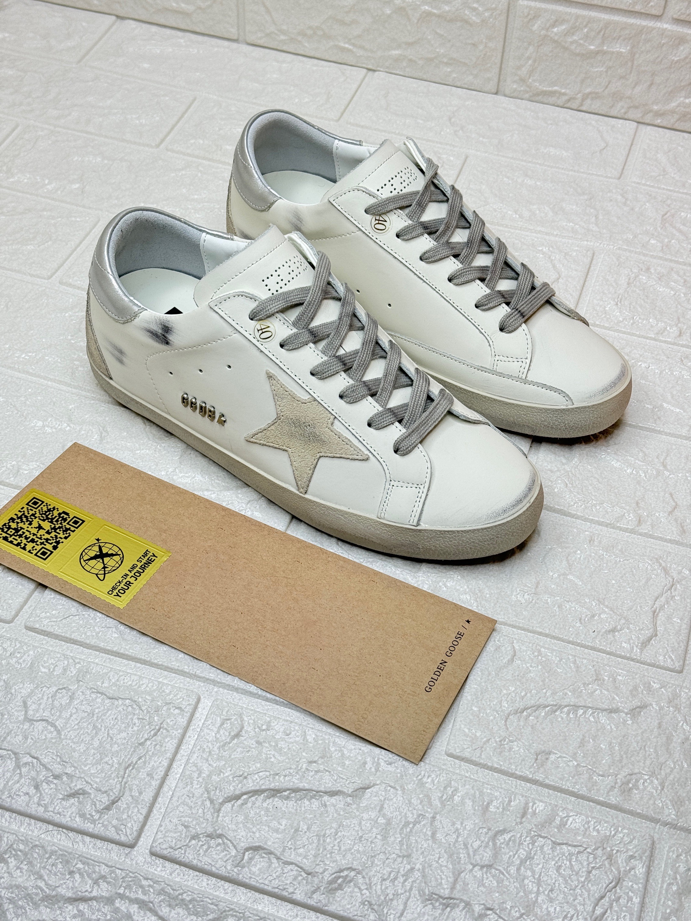 Golden Goose Super-Star Classic sneakers in white leather with a light ash-grey suede star and heel tab. image 1