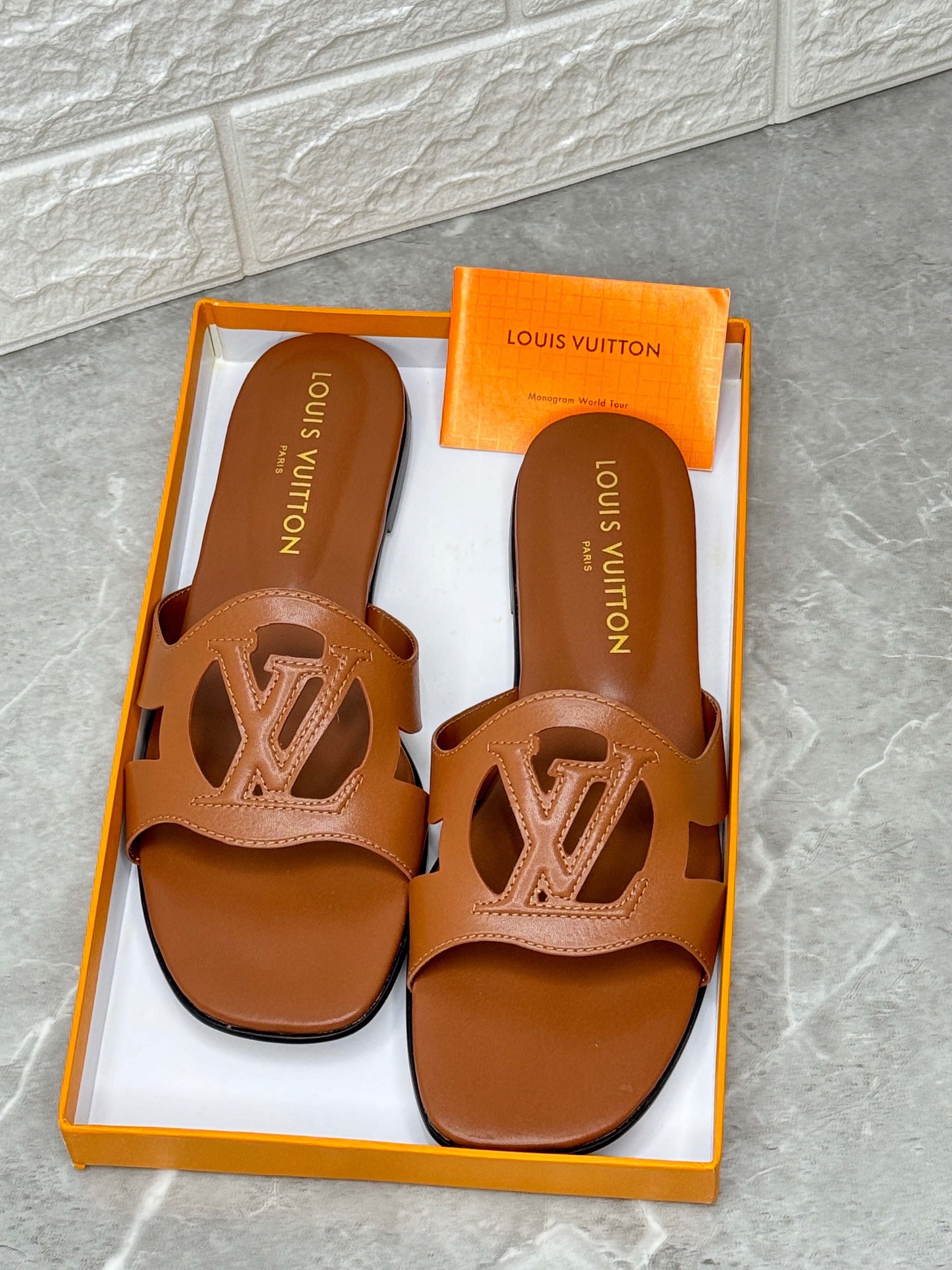 Louis Vuitton Isola flat mule in brown leather. image 1