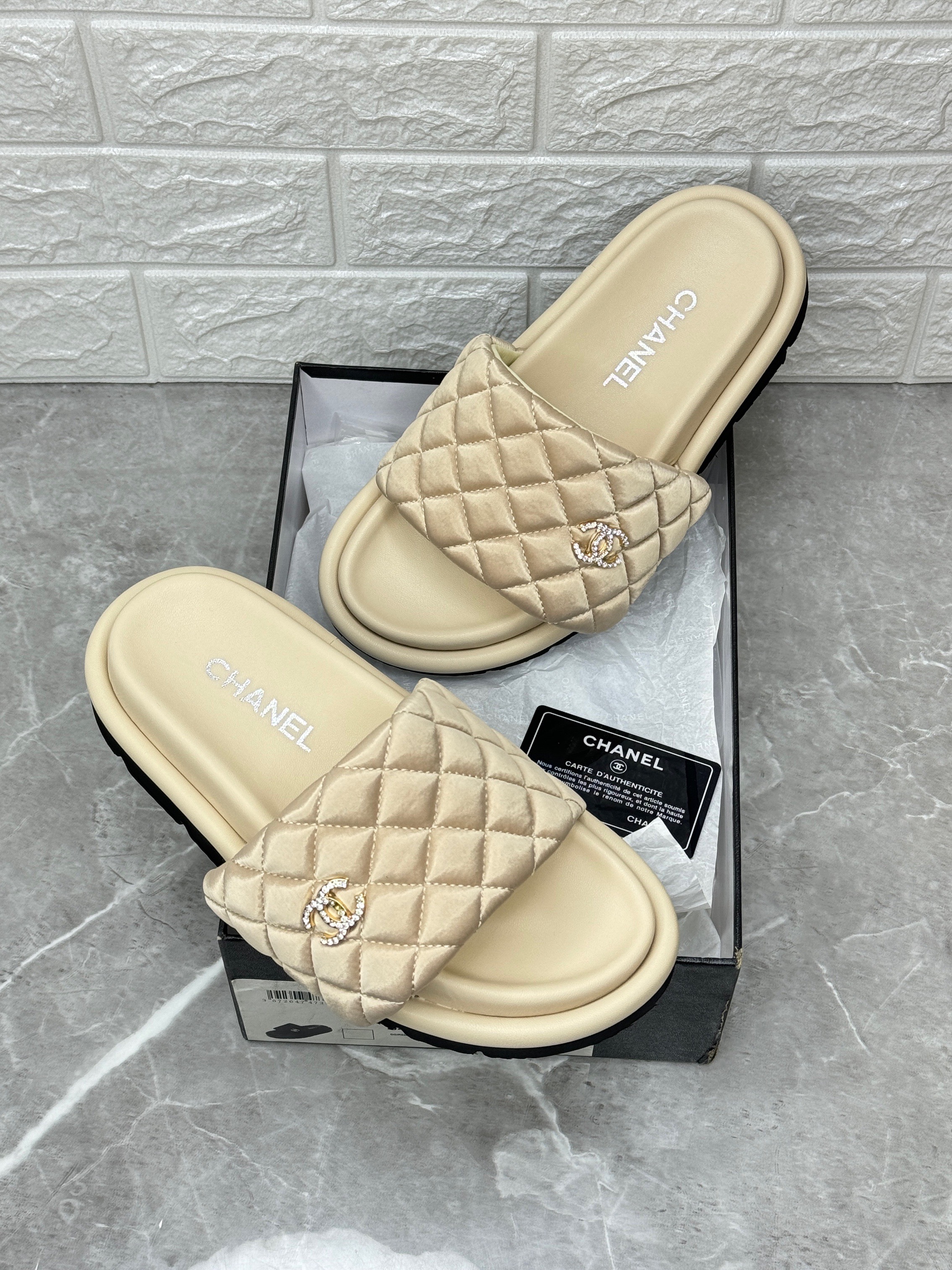 Chanel off-white quilted leather CC slide sandals. image 1
