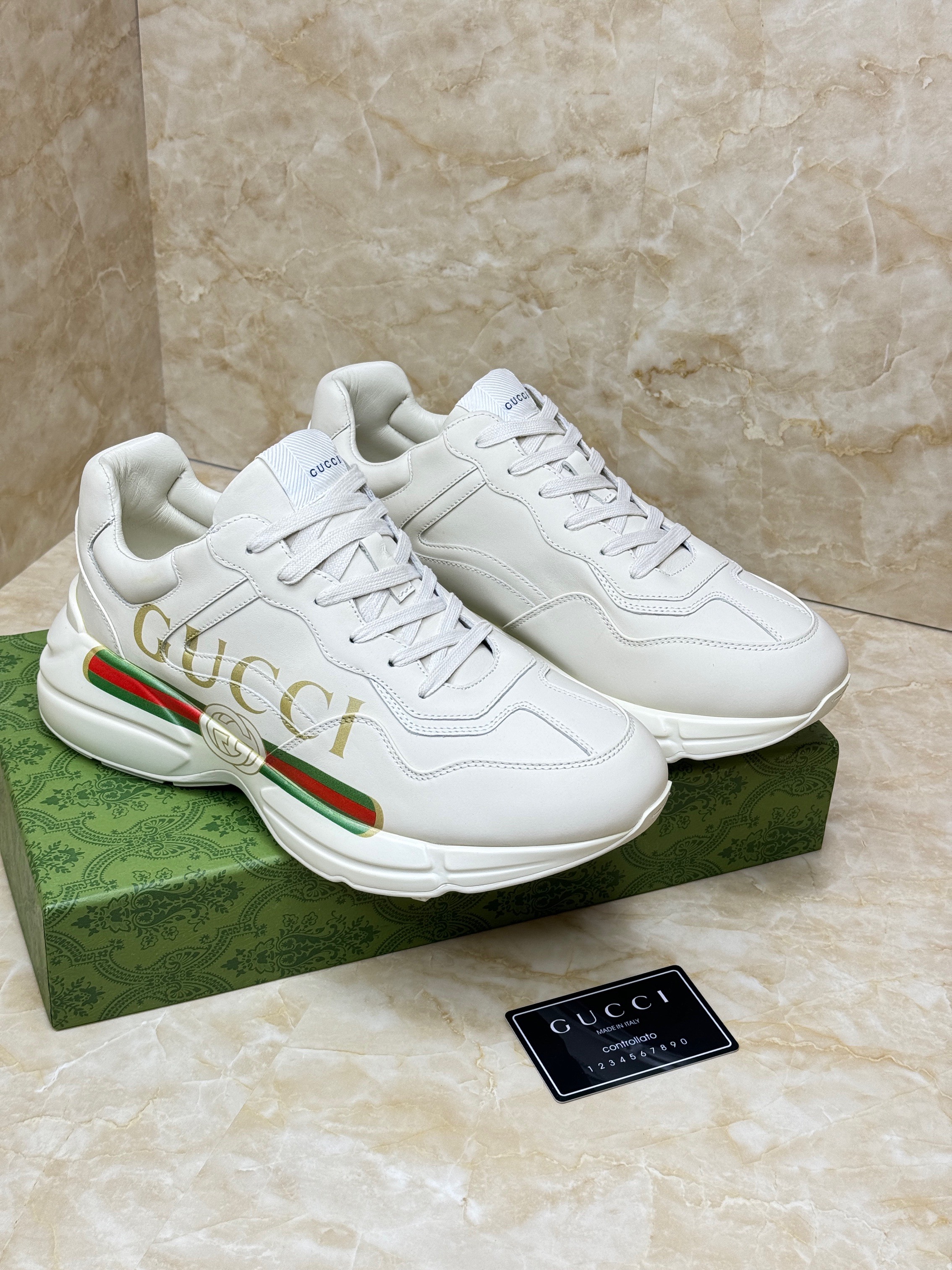 Gucci Rhyton leather sneakers with the vintage logo. image 1