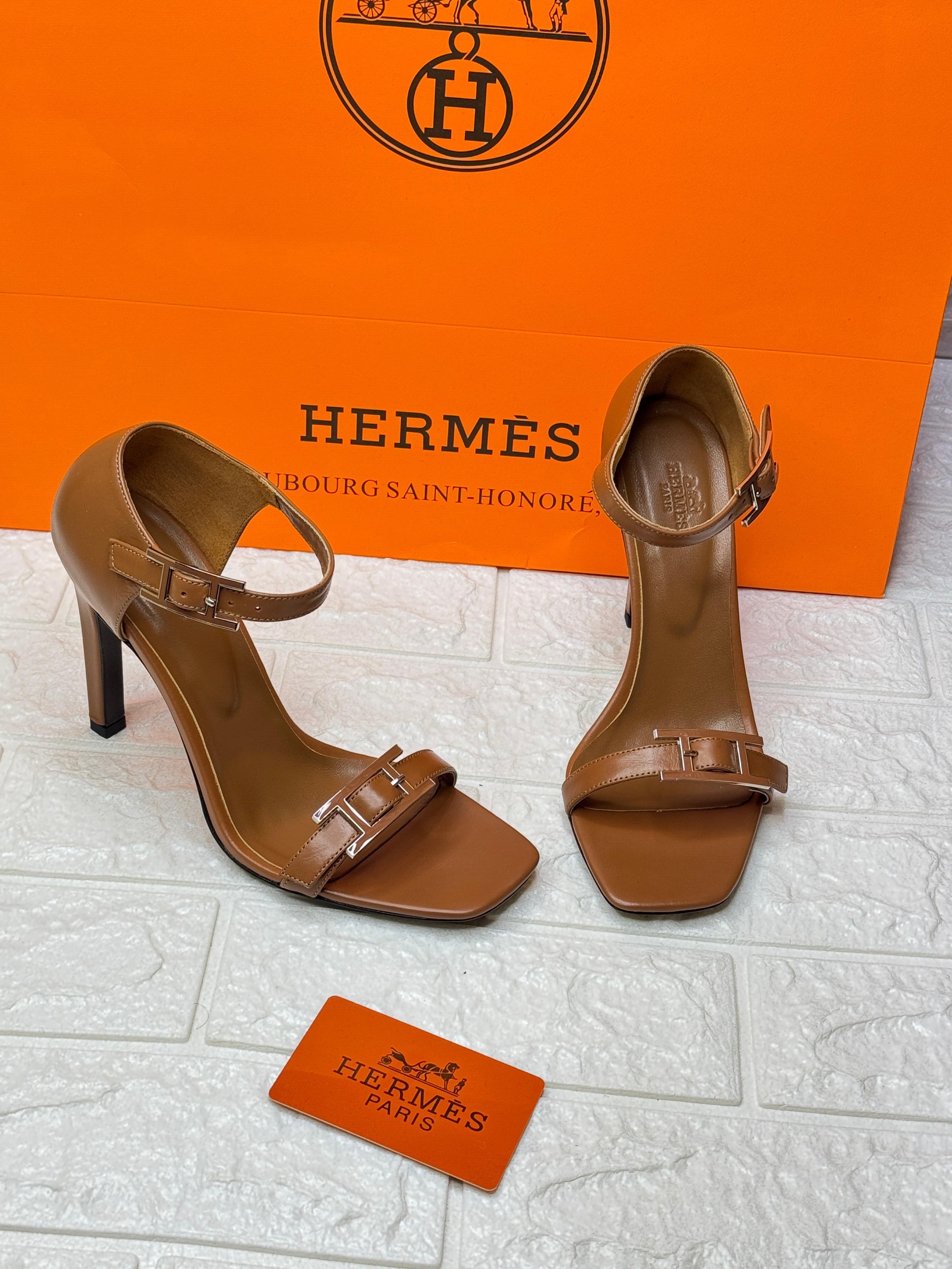 Herm?s Judy 105 heeled sandals in black goatskin featuring a lacquered palladium-plated Hapi buckle. image 1