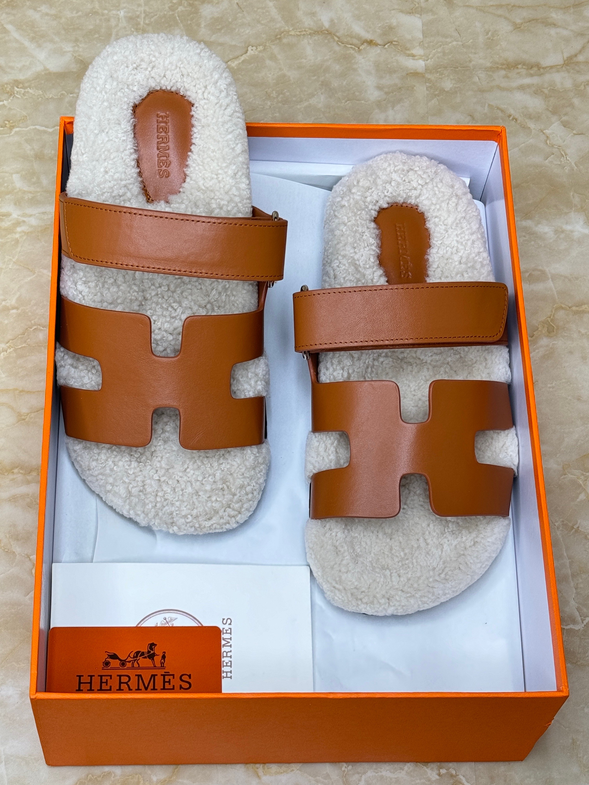Herm?s Chypre sandals in the shearling and leather variant. image 1