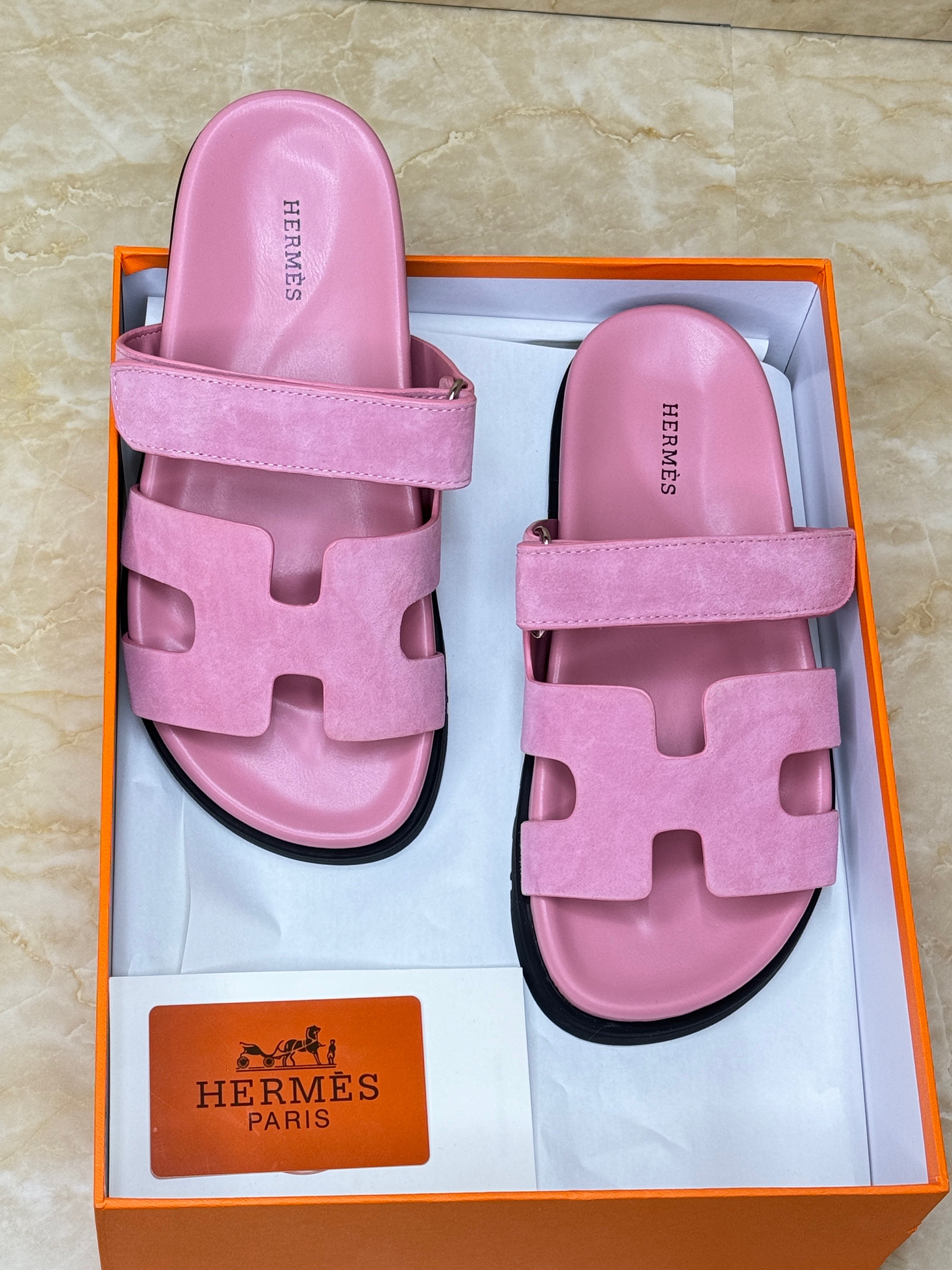 Herm?s Chypre sandals in Aphrodite pink suede. image 1