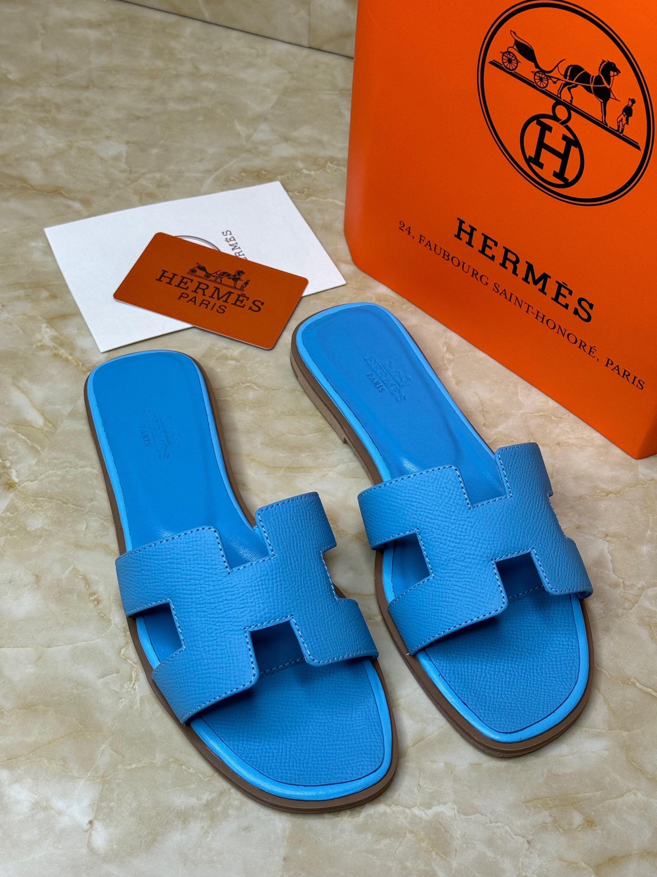 Herm?s Oran sandals in blue Epsom calfskin leather, featuring the brand's iconic "H" cut-out strap design. image 1