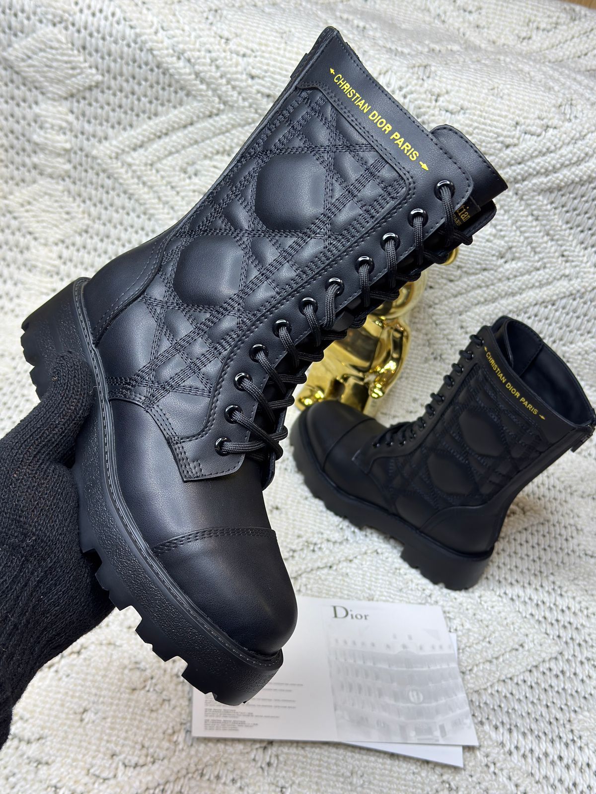 Dior D-Unit ankle boot in black quilted cannage calfskin. image 1